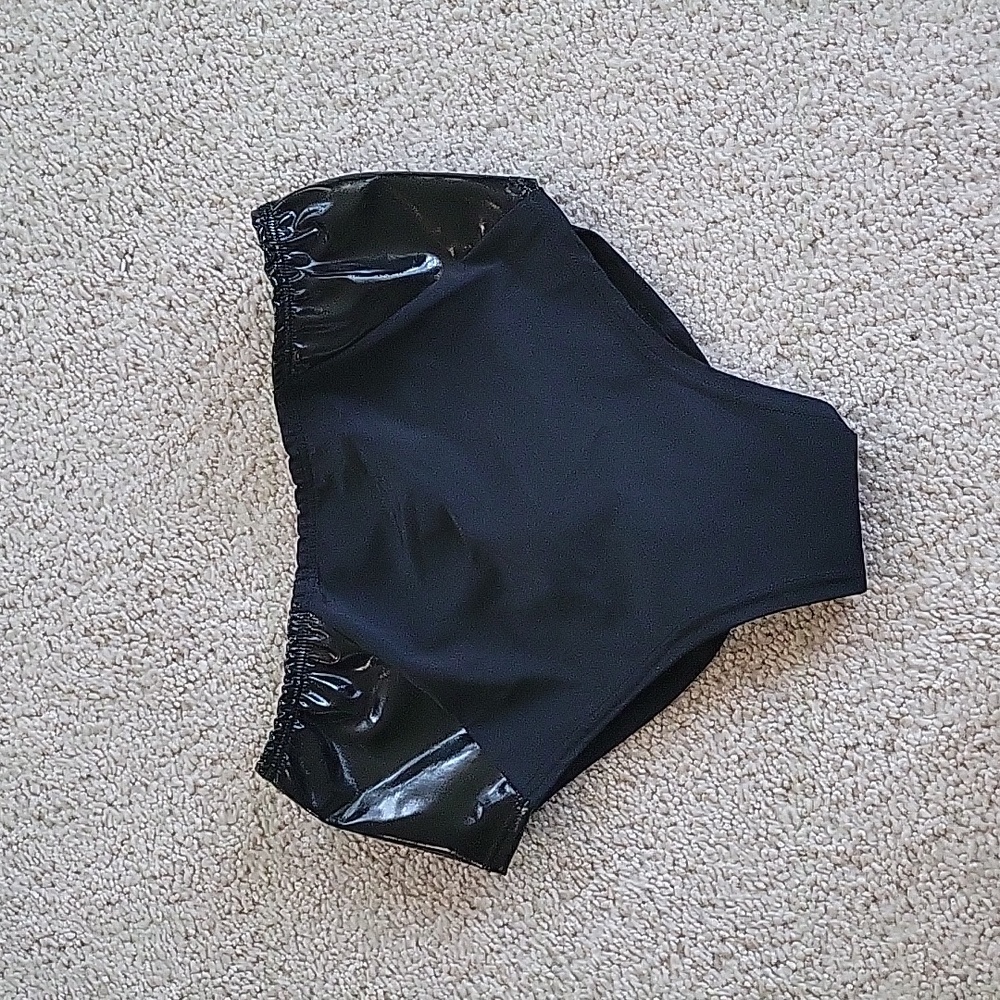 Rave with migente black hight waisted short
